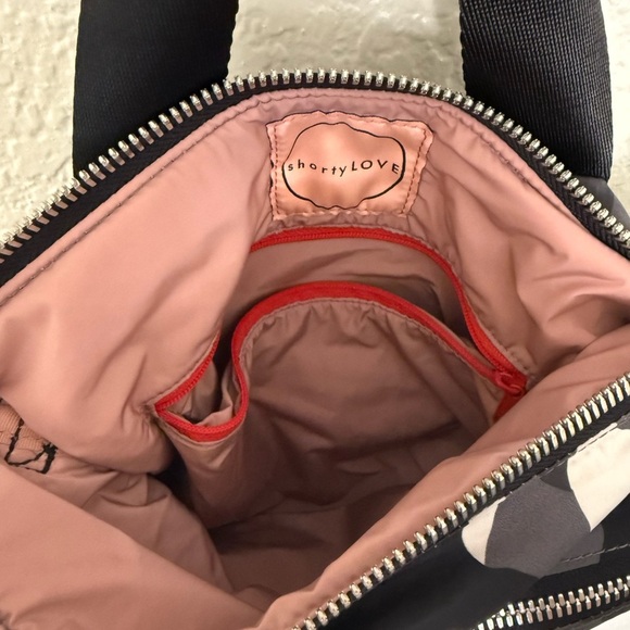 shortyLOVE Amuse Medium Crossbody Bag - Picture 4 of 5